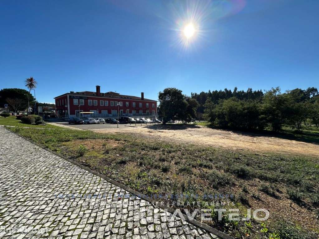 Lote de terreno situado na vila de Ferreira do Zêzere. - Grande imagem: 5/6