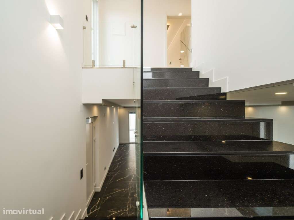 MORADIA NOVA T4 COM PISCINA - SERRA DE CASAL DE CAMBRA-18