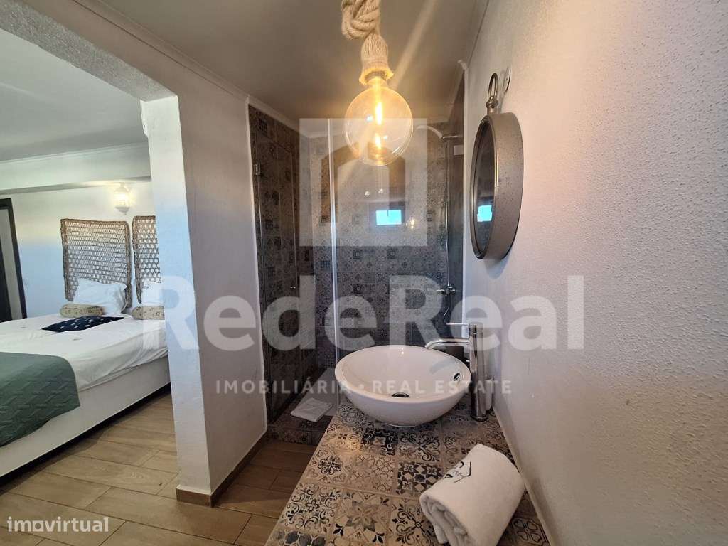 Moradia T3 + 1 com Boas Áreas em Lote de 300 m² - Centro de Albufeira-15