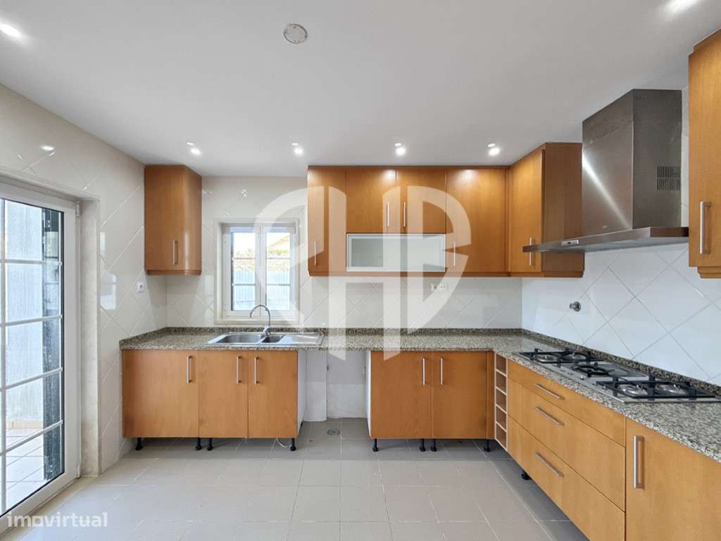 Moradia Geminada T4 // Condominio - Aldeia de Irmãos / Azeitão-12