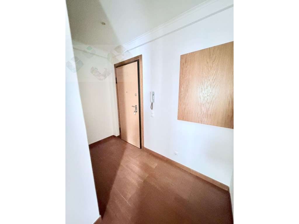 Amadora Venteira, Excelente T1, Remodelado e Equipado, Oportunidade...-16
