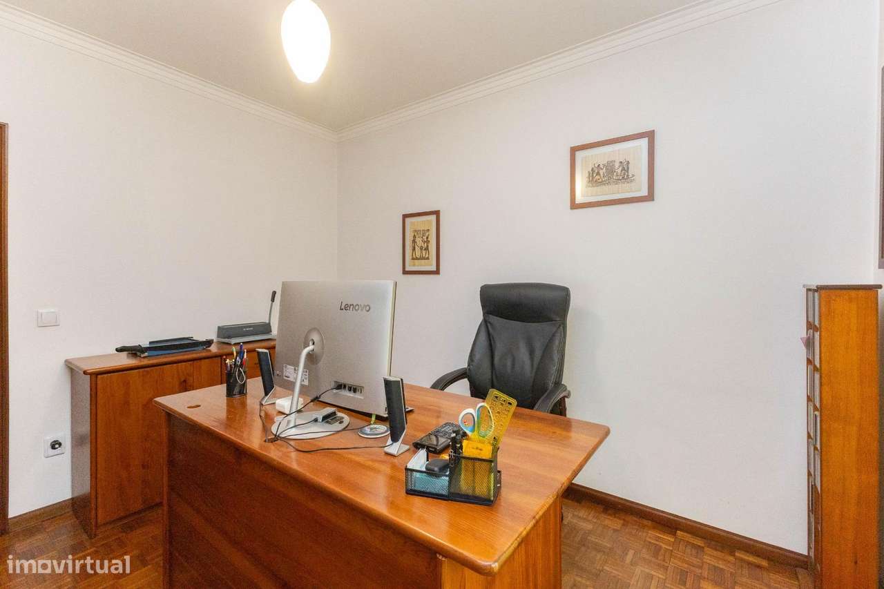 Moradia T4 na Maia – Renovada, 3 Frentes, Terraço e Garagem a...-20
