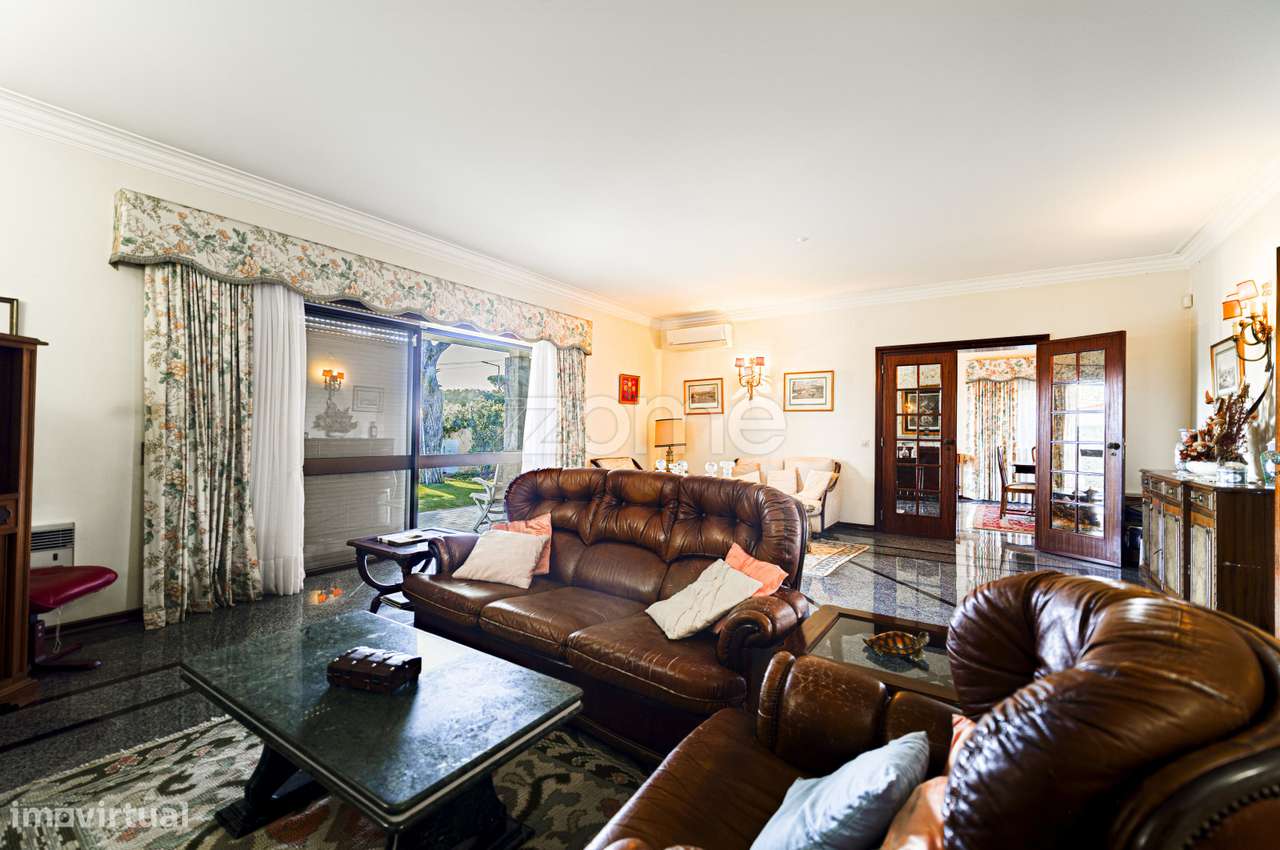 Moradia Isolada com Jardim e Piscina no Centro de Birre – Cascais - Grande imagem: 5/26