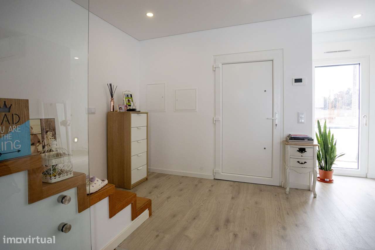 Moradia T4 Semi-Nova-11