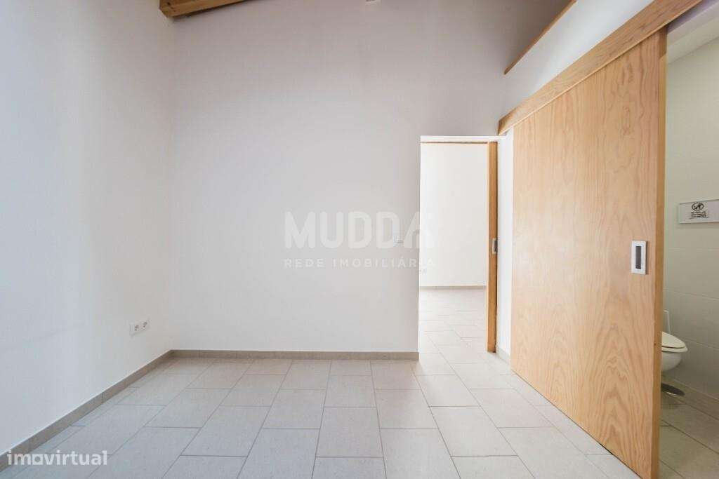 Moradia térrea T1+1 renovada com charme na Rua Direita, 35 mesmo no co-10