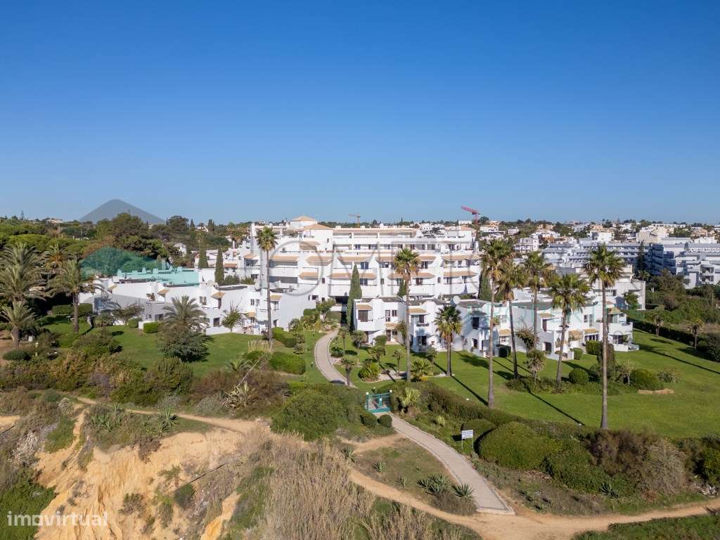 Apartamento Duplex com Terraço Panorâmico e Acesso Privado à Praia-...-12