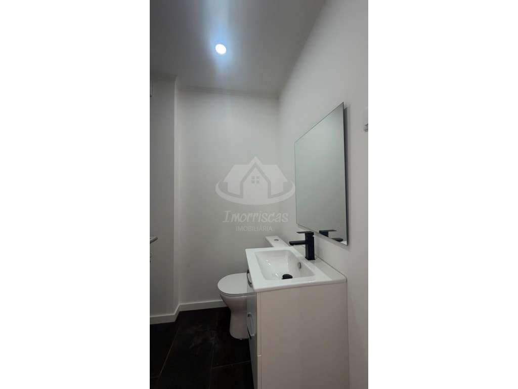 T2+1 Totalmente Remodelado em Odivelas | Pronto a Habitar | Localiz...-14