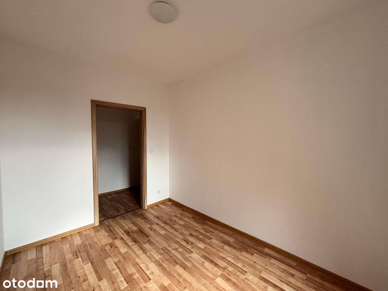 Przestronne mieszkanie z C.O. | 9-3