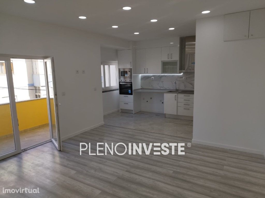 Apartamento T2 remodelado no Laranjeiro