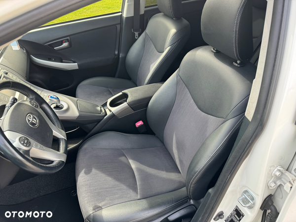 Toyota Prius (Hybrid) Comfort - 11