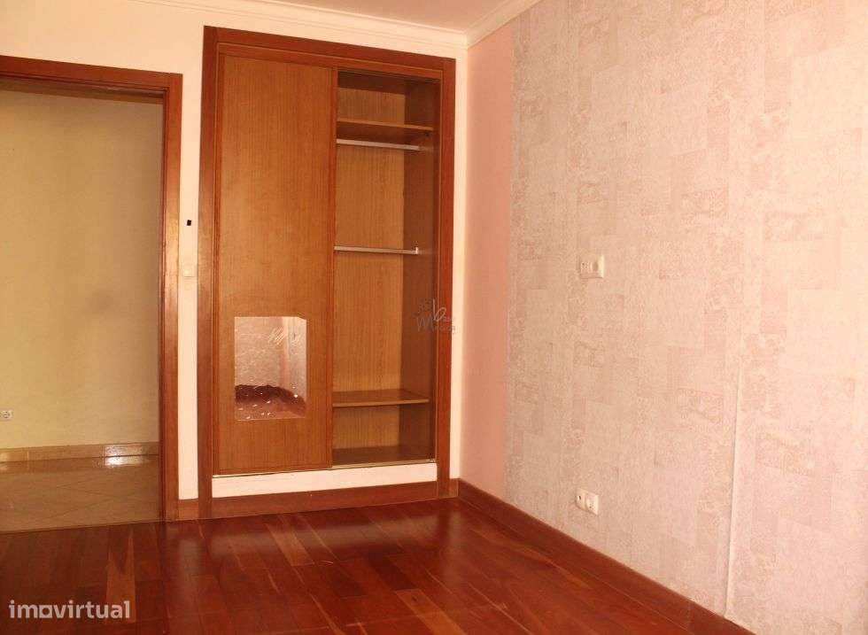 T2 com Terraço, Garagem e arrecadação-16