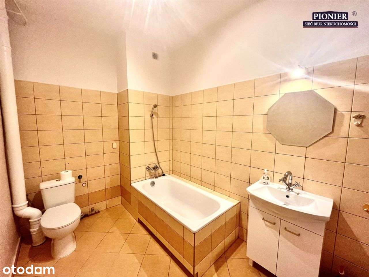 Katowice Kostuchna obszerna kawalerka-5