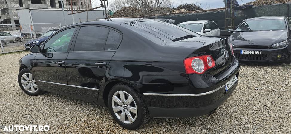 Volkswagen Passat 1.8 TSI Trendline DSG - 17