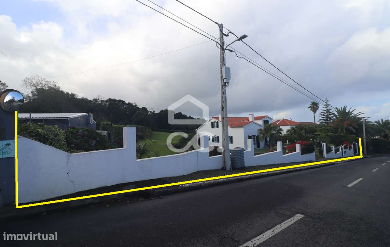 Moradia com 4 Quartos e Anexo T1  - São Vicente Ferreira - Ponta Delga-38