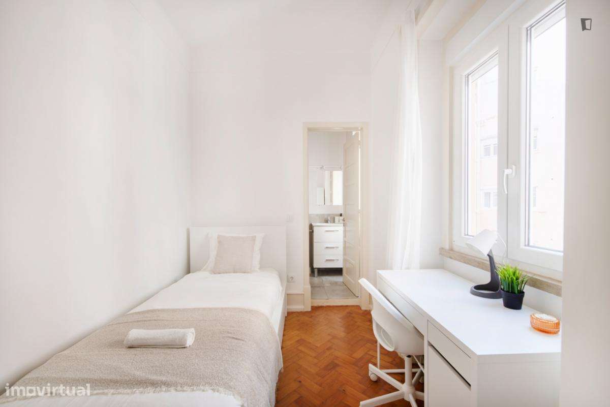 Quarto - localizado em Marquês de Pombal Lisbon - Grande imagem: 3/25