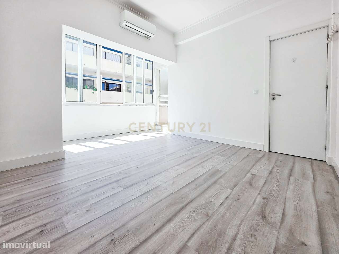 Apartamento T2 Remodelado no Barreiro – Moderno, Versátil e Pronto a H-6