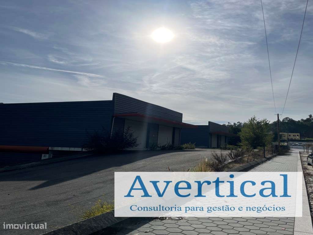 Condomínio com 16 armazéns-15