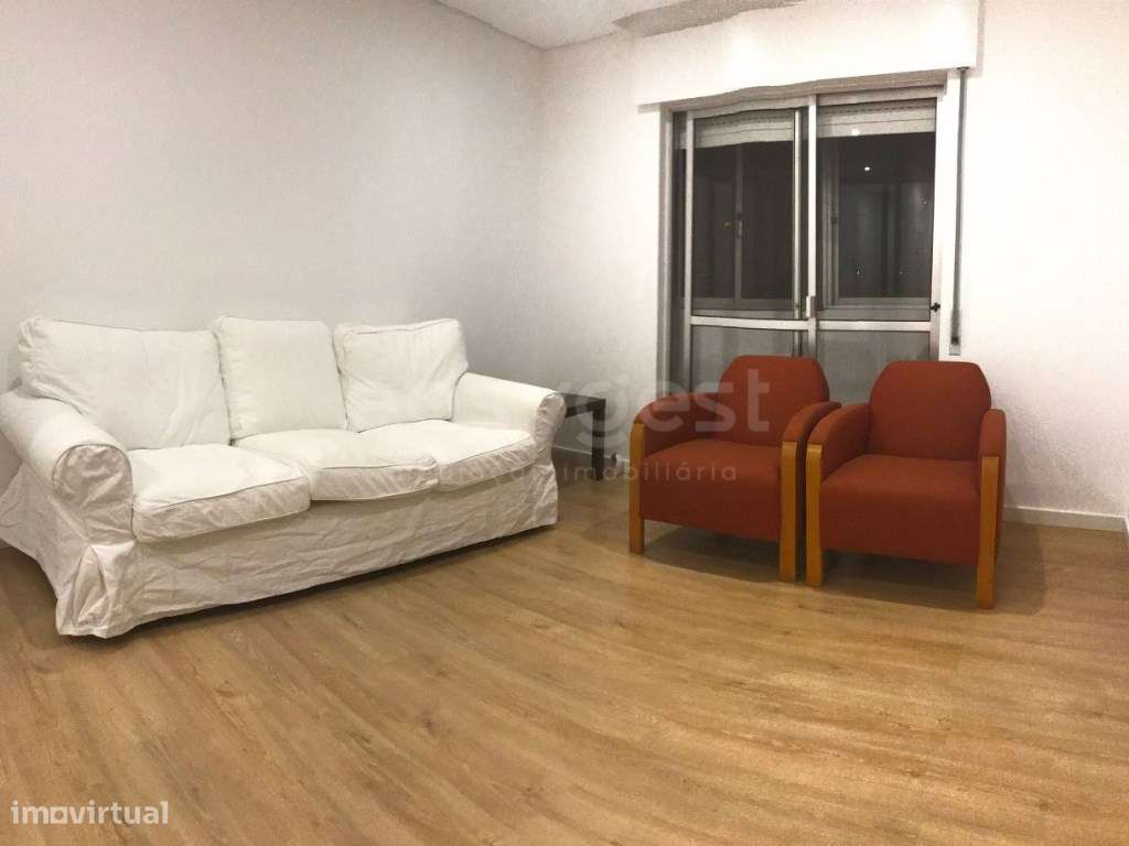 Apartamento na Av. dos Combatentes com vista rio e desafogada sobre... - Grande imagem: 3/9