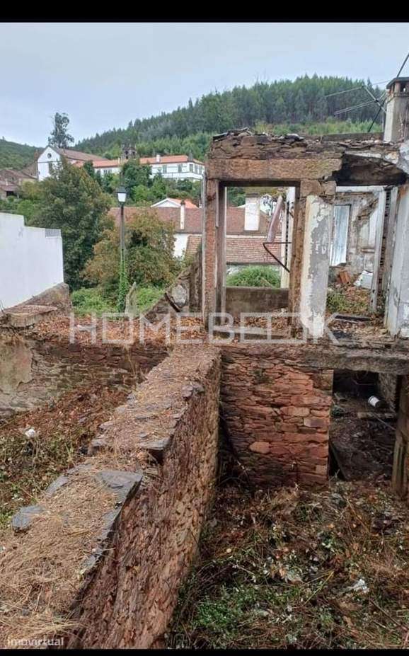 Localizaçao!!!! Casa em ruinas para restaurar - centro da vila - Grande imagem: 4/10