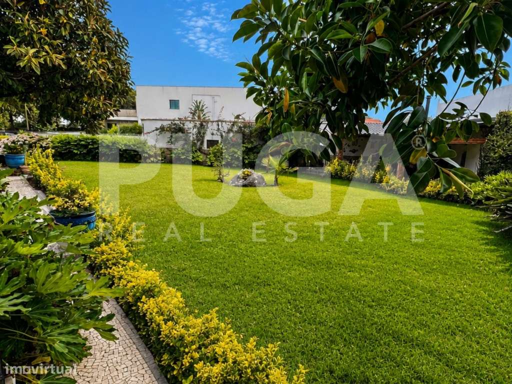 Moradia T5 em Miramar | Lote de 1.135 m² a escassos metros da Praia-3