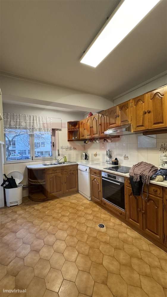 Apartamento T4 com elevador no centro de Faro-18