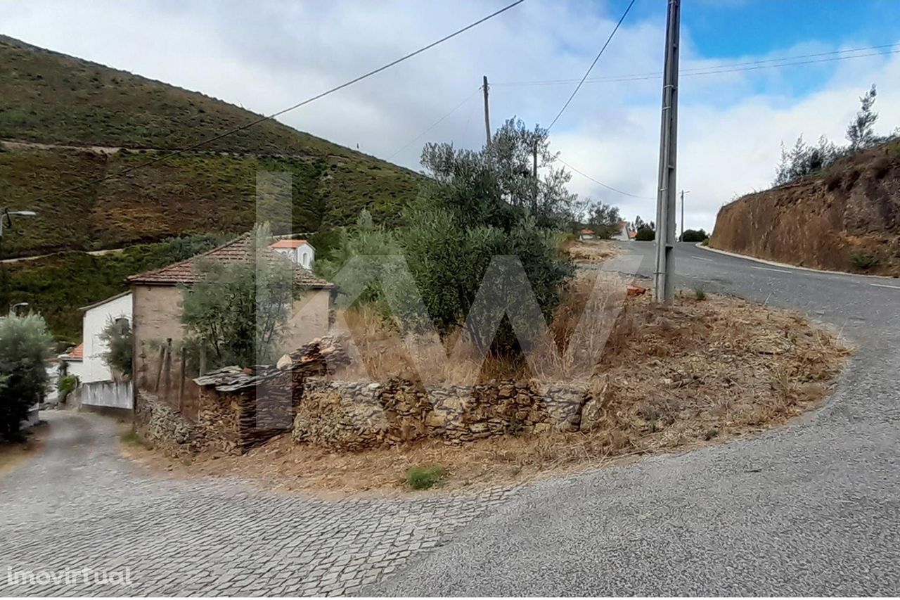 CASA DE XISTO PARA RECUPERAR | CEIROQUINHO | SERRA DO AÇOR