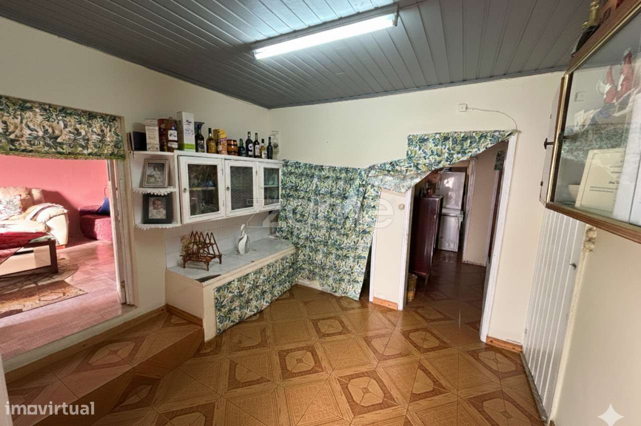 Moradia T2+1 com Quintal, Anexo e Acesso por Duas Ruas – Ponta Garç...-6