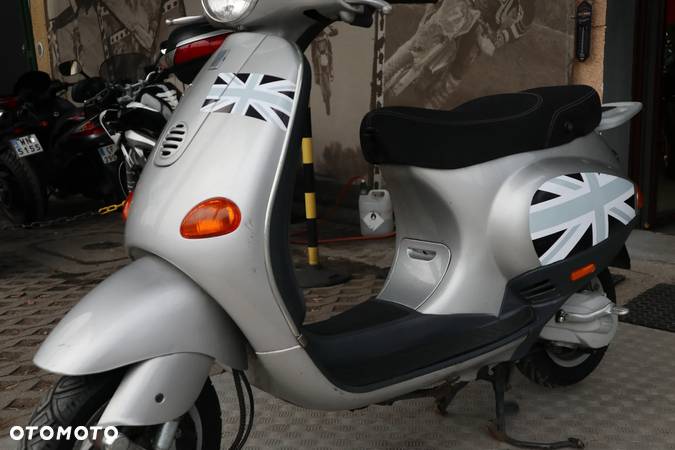 Piaggio Vespa - 2