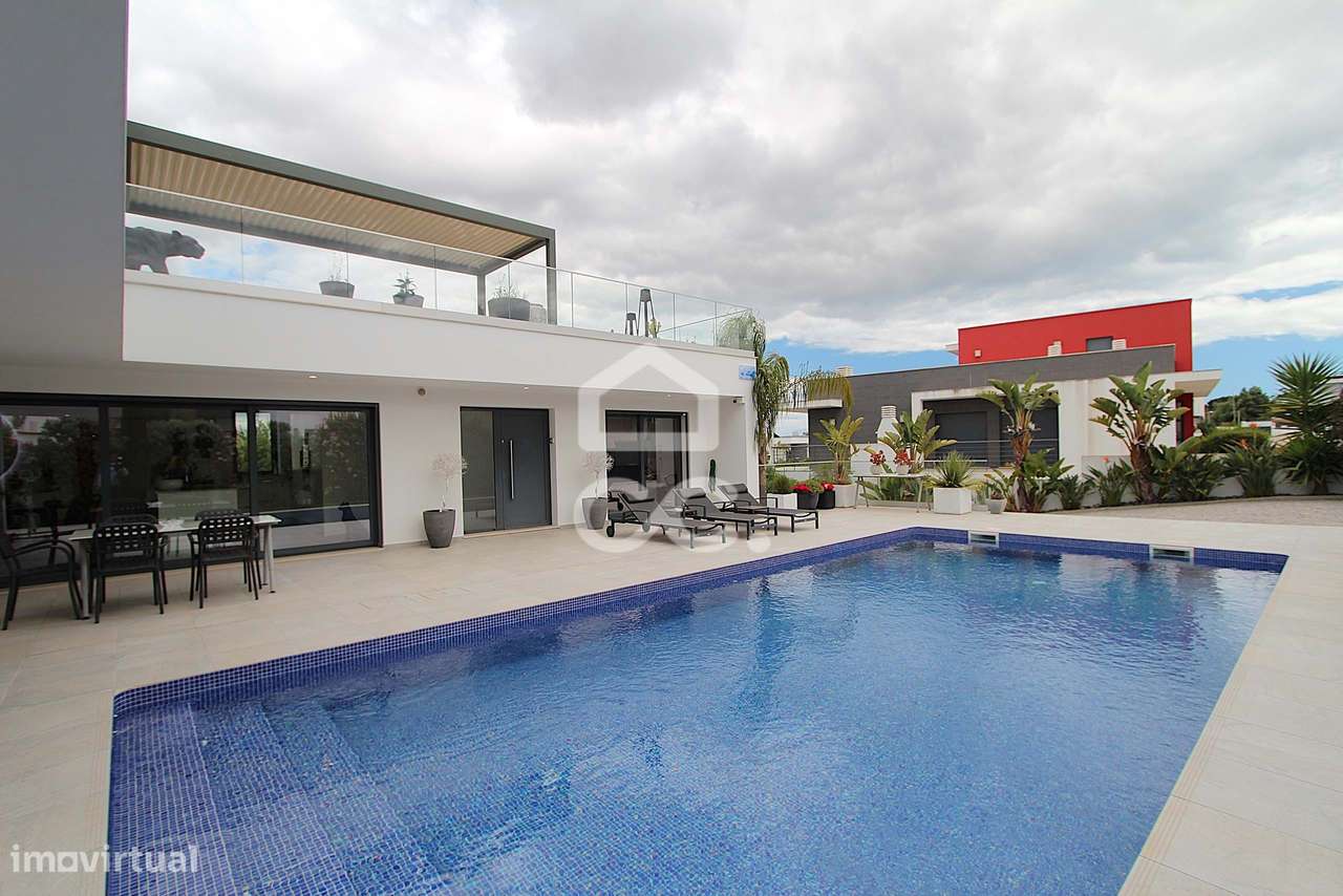Moradia T3 com piscina, terraço e garagem ampla em Alcantarilha - Grande imagem: 2/40