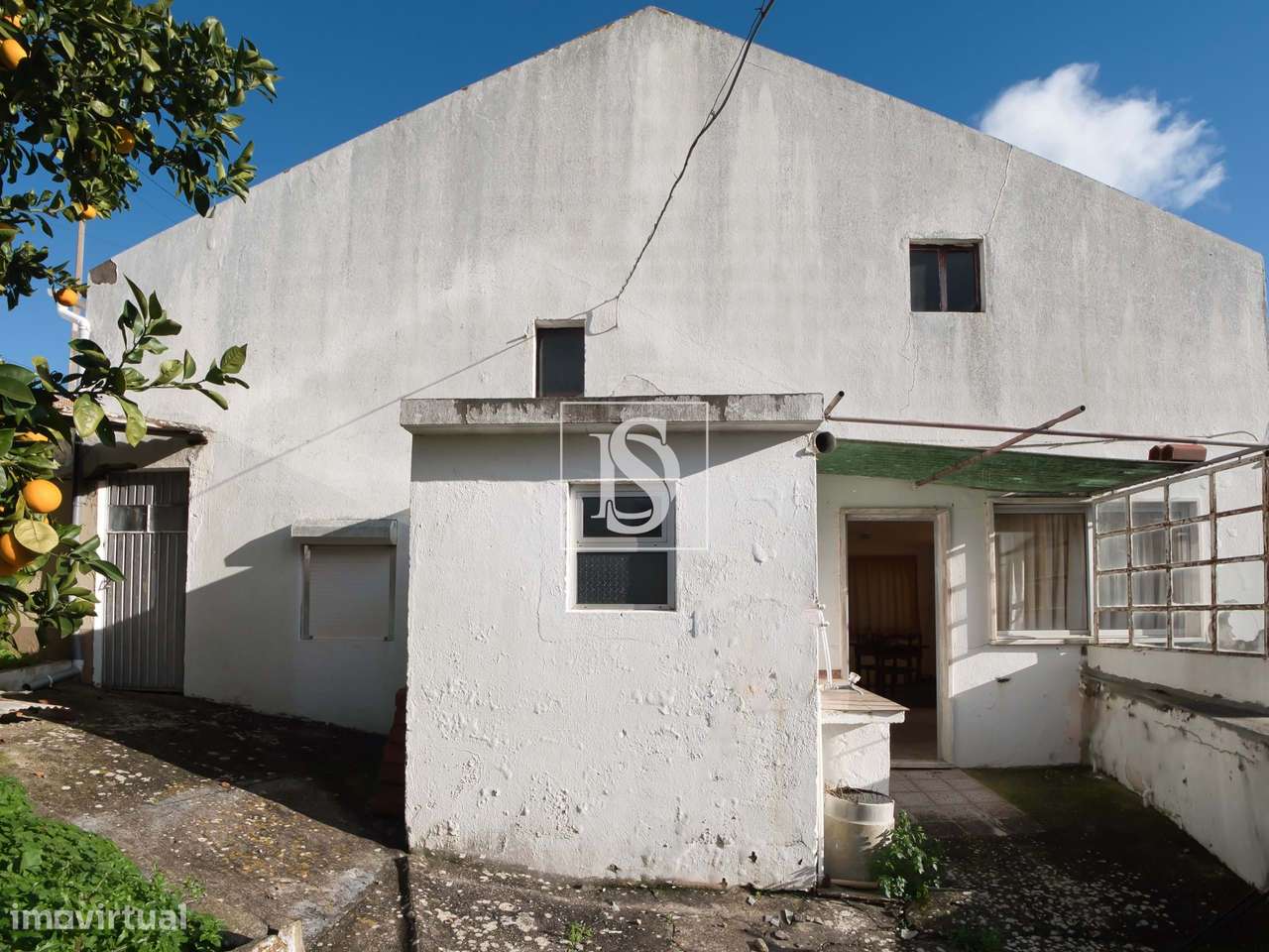 Terreno de 1.320 m² no Calhandriz, na zona da Adanaia  com ribeiro e b-23