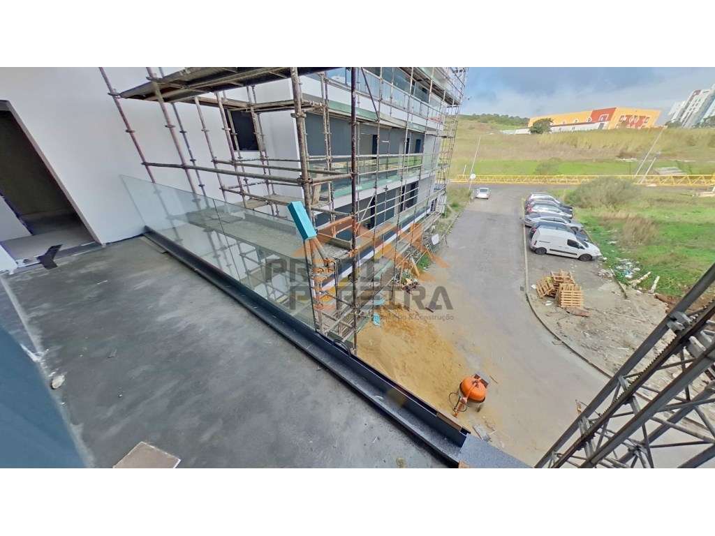 Apartamento T2, localizado em Santo António dos Cavaleiros.-5