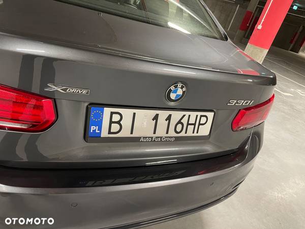 BMW Seria 3 330i xDrive Sport Line - 13