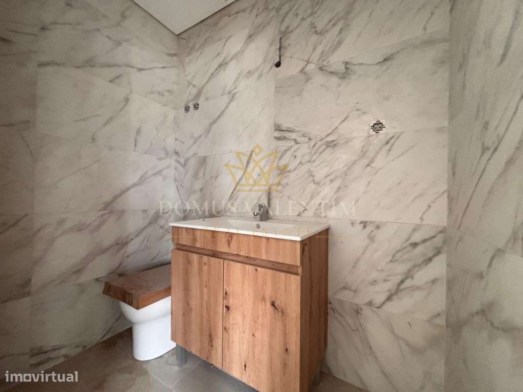 MORADIA GEMINADA -TRIPLEX T4 COM 3 WC
FERNÃO FERRO-8