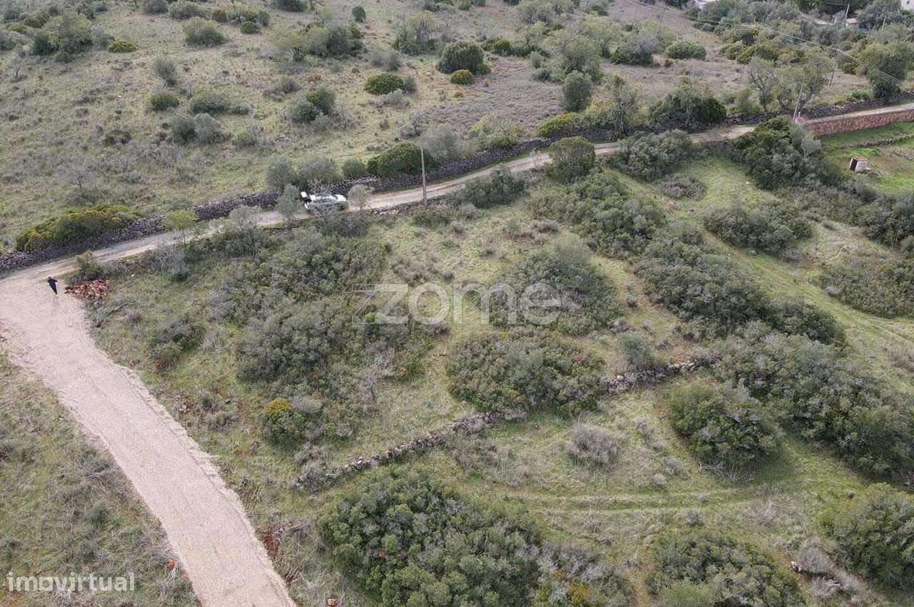 Terreno Rústico plano com 1.320m2 em Charneca da Cumeada, Messines - Grande imagem: 2/15