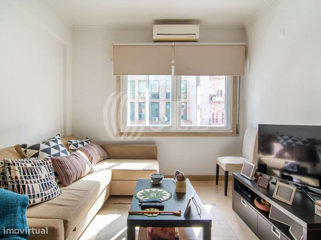 Prédio com garagem, na Almirante Reis, Lisboa - Grande imagem: 4/29