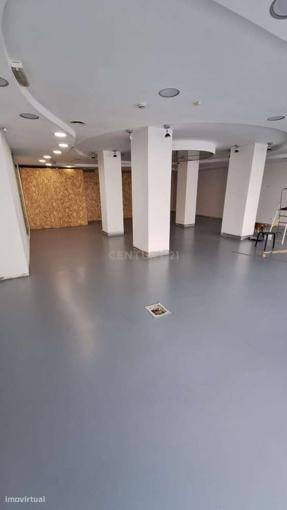 LOJA PARA ARRENDAMENTO NO CORAÇÃO DE PORTIMÃO - Grande imagem: 4/20