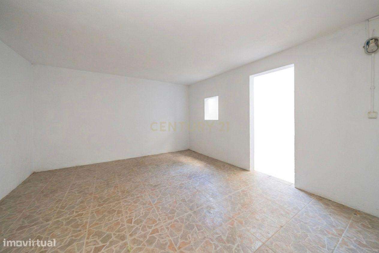 Moradia T2 com Terraço, Quintal e Vista Rio no Casal das Figueiras, Se-23