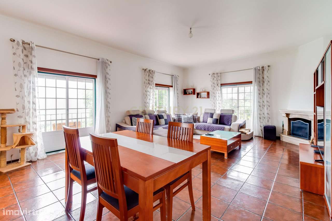 Prédio com 2 apartamentos+garagem+terreno-25