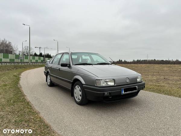 Volkswagen Passat 1.6 TD GL - 2