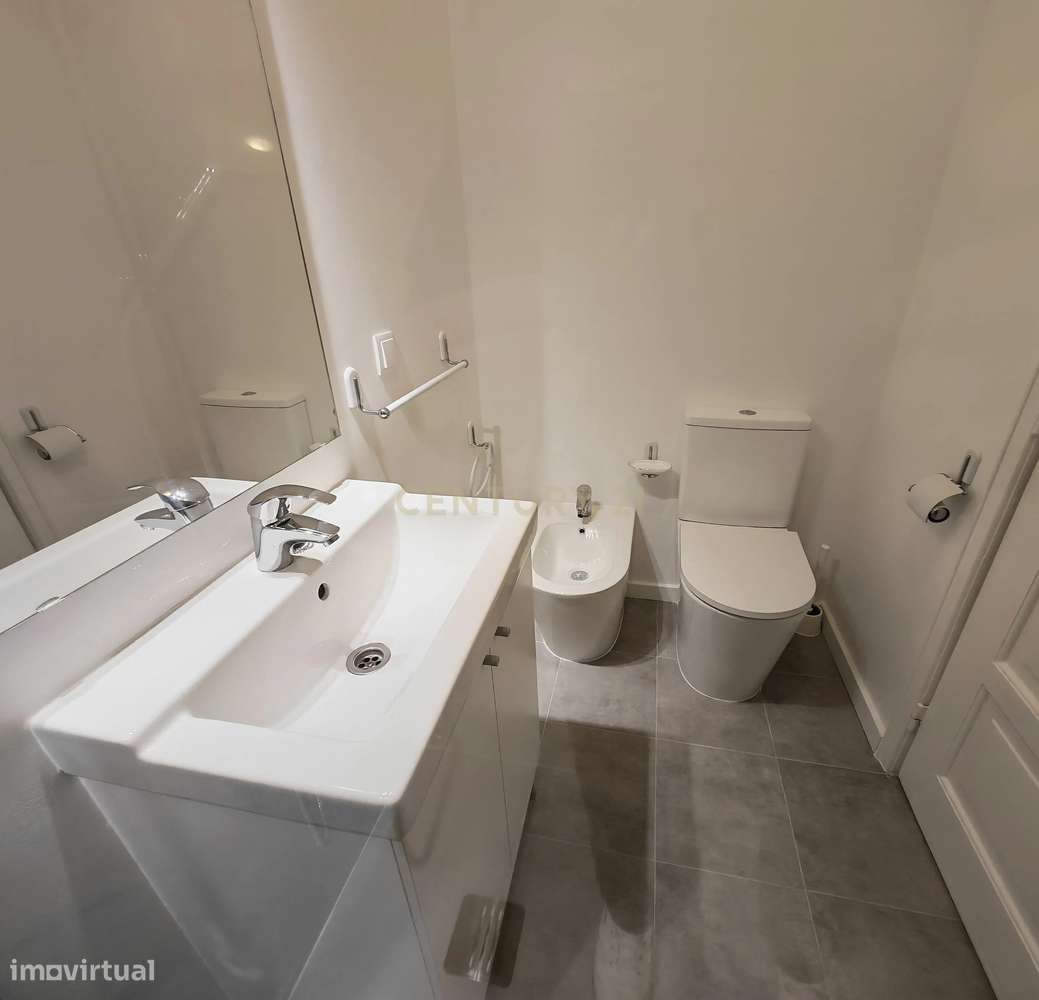 Imóvel T2 totalmente remodelado a estrear no Bairro Santos/Avenidas No-13