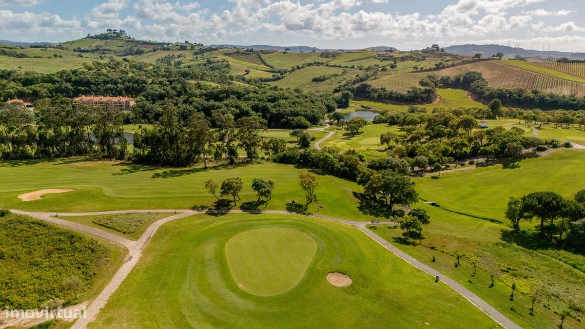 Campo Real: Moradia T4 Isolada com Vista Serra!-43