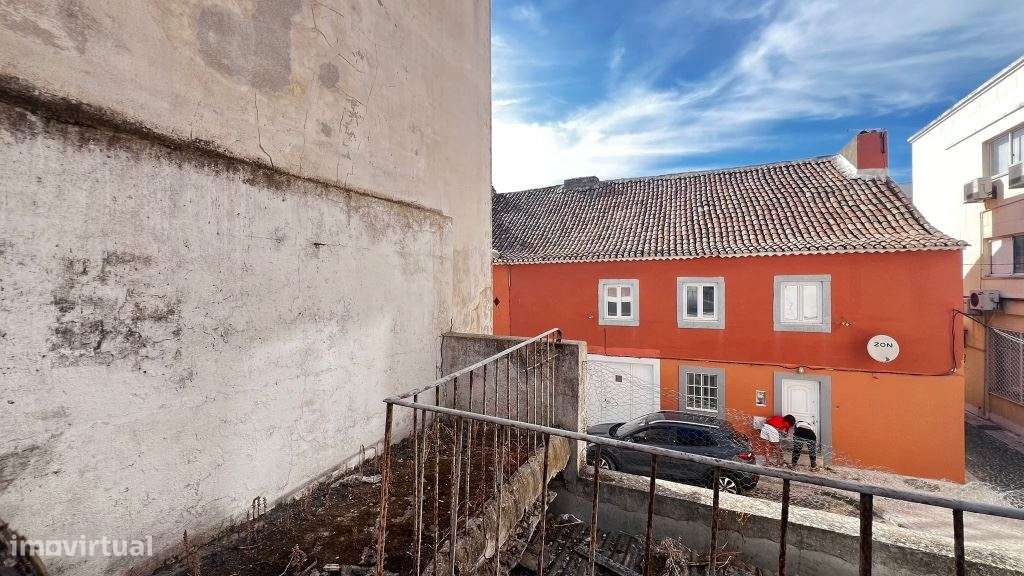 Pizzaria e Habitação no 1º andar no Centro do Montijo - Para renovar-20