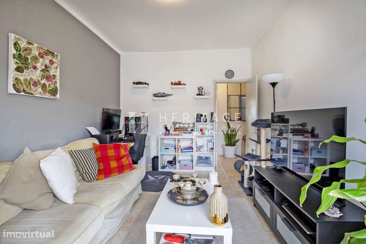 T2 com excelente luz natural no Lavradio | Próximo de tudo-11