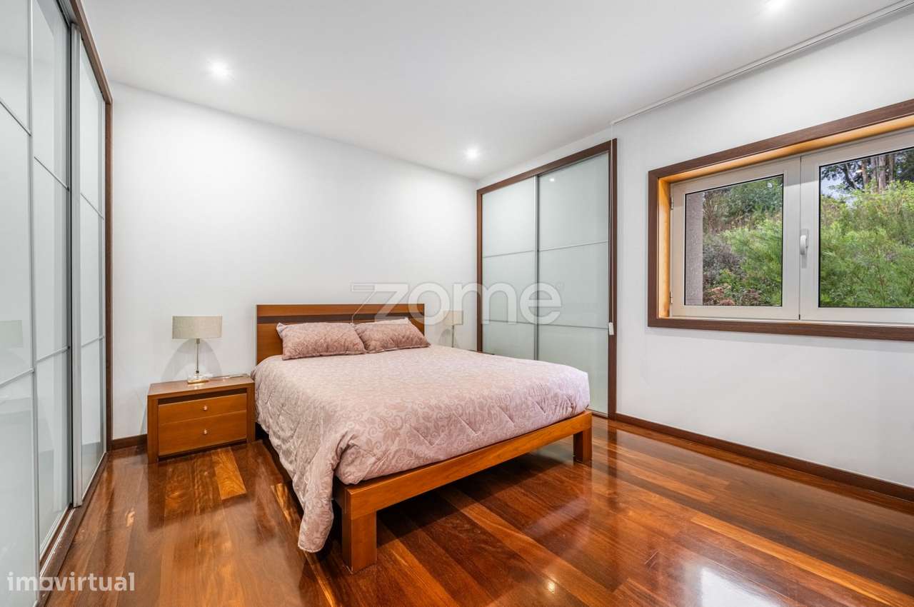 Moradia T3 c/Suítes e Piscina na Quinta das Luzes-20