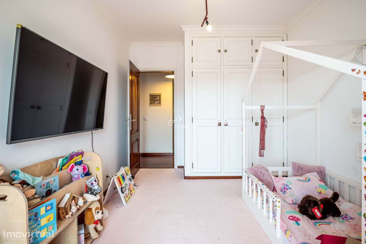 Moradia Independente no Estoril com 4 Quartos, Piscina e Garagem-15