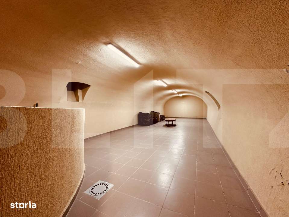 Casa spatioasa cu 5 dormitoare, doua bucatarii si teren de 1100 mp - Imagine principală: 4/17