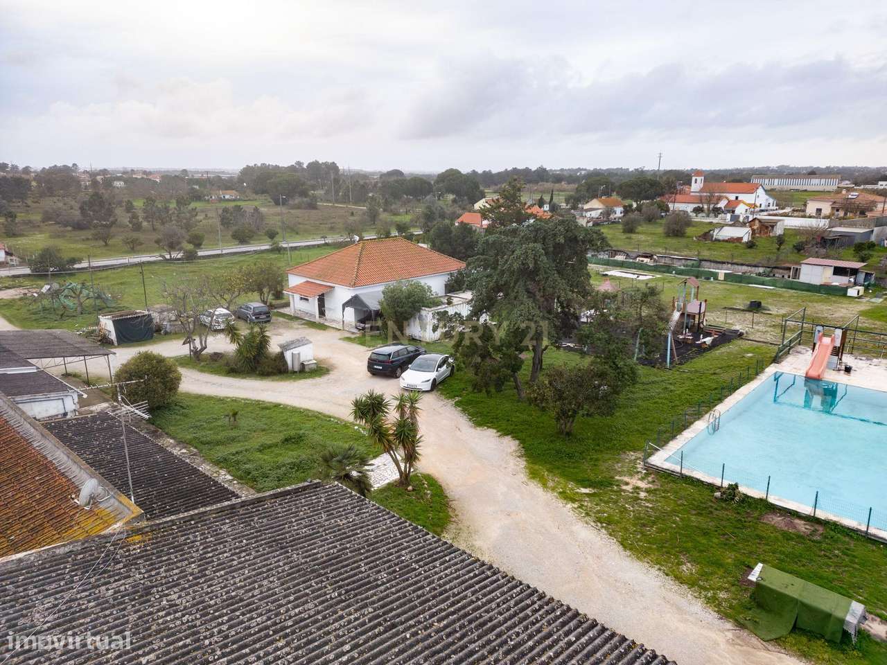 Quinta de 7800 m2  com Casa Principal T3, Apartamento T1 e 6 quartos i-19