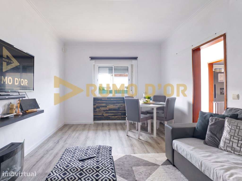 Moradia T2 Térrea em Carambancha, Carregado com 155 m² de Logradouro-11
