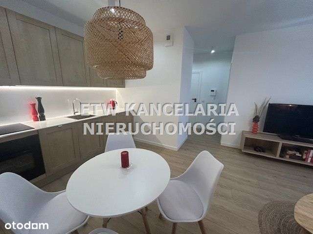 Wygodne 2 pokoje, balkon, garaż, komórka-1