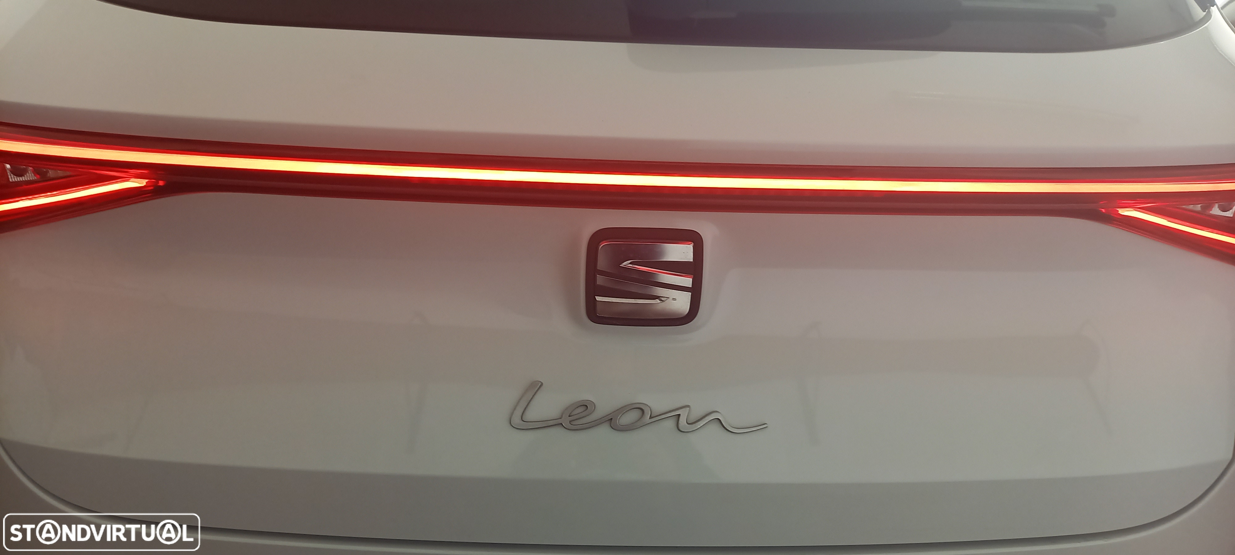 SEAT Leon ST 1.5 eTSI Xcellence DSG - 18